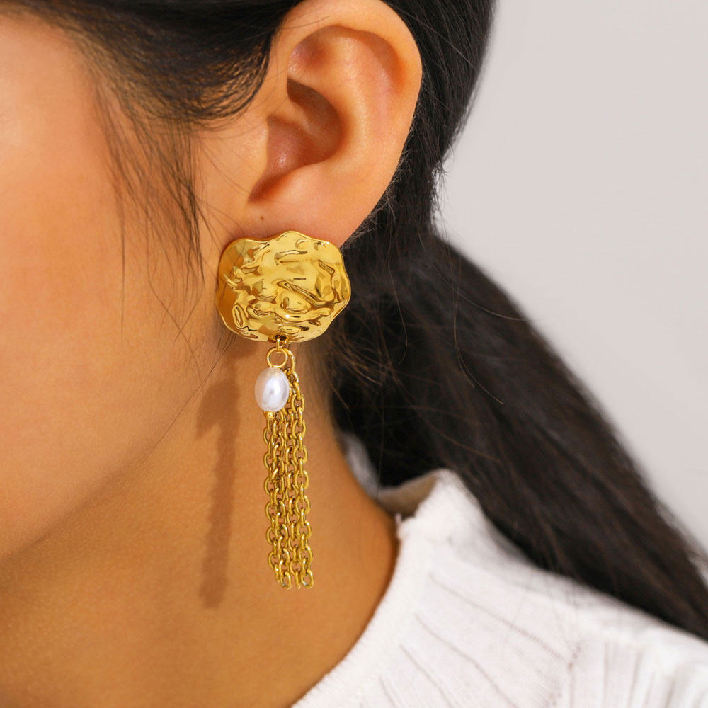 Σκουλαρίκια Ατσάλι Ανάγλυφα με Μαργαριτάρι & Αλυσίδες - Χρυσό Σκουλαρίκια Ατσάλι Ανάγλυφα με Μαργαριτάρι & Αλυσίδες - ΧρυσόA35084A