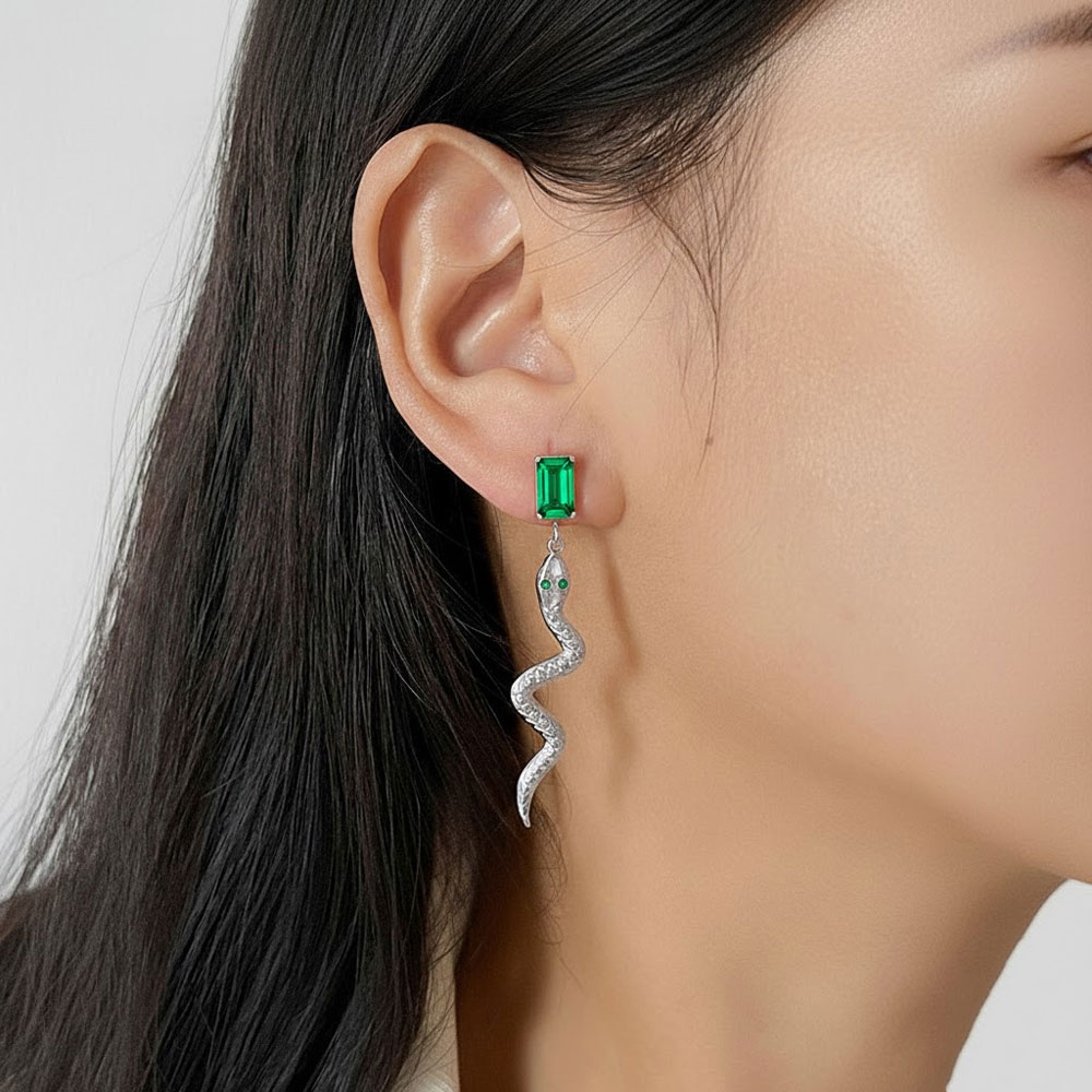 Σκουλαρίκια Ατσάλι Ασημί Φίδι με Πράσινο Κρύσταλλο Σκουλαρίκια Ατσάλι Ασημί Φίδι με Πράσινο ΚρύσταλλοA791-3