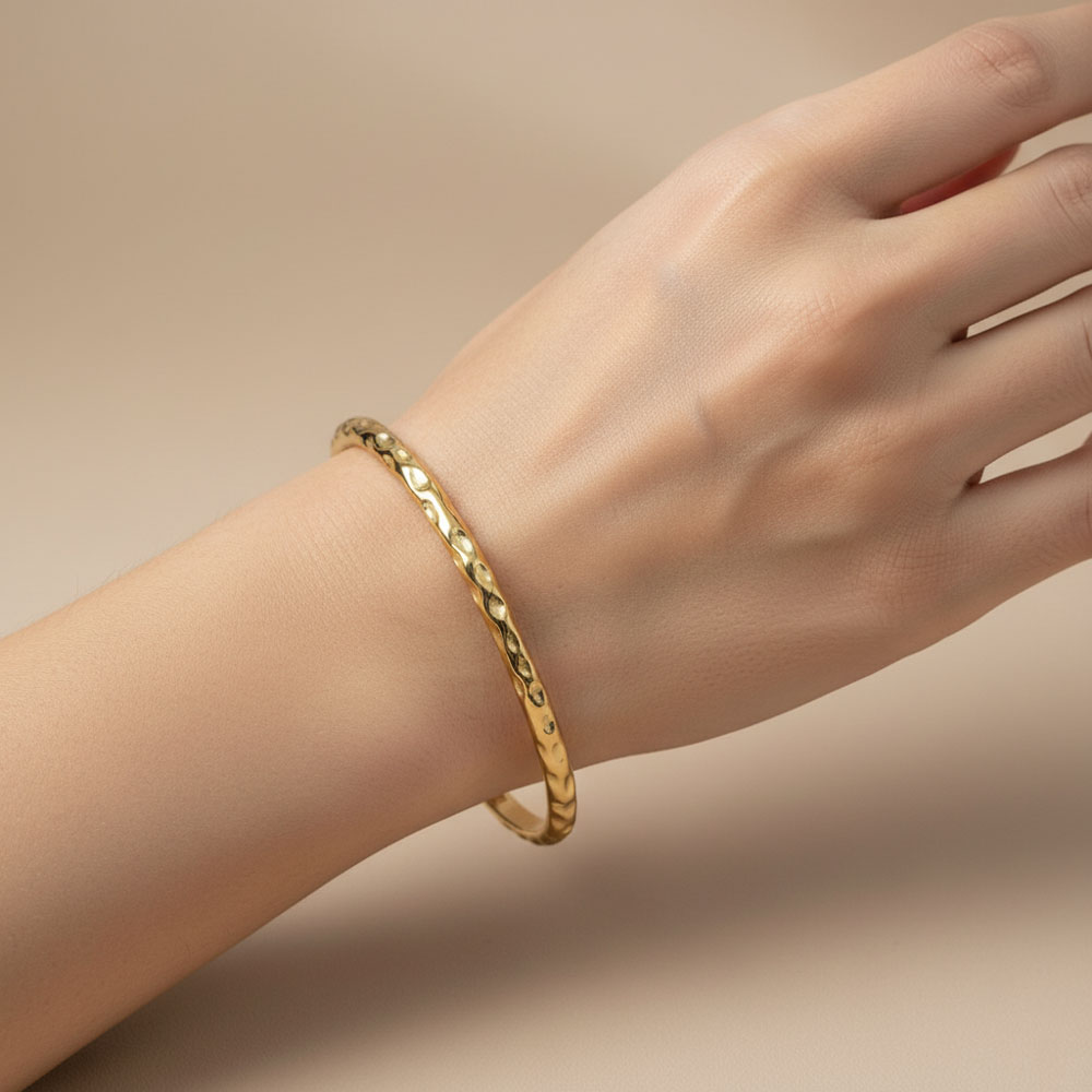 Βραχιόλι Σφυρήλατης Υφής από Ατσάλι - Ασημί Βραχιόλι Σφυρήλατης Υφής από Ατσάλι - ΑσημίB3074B