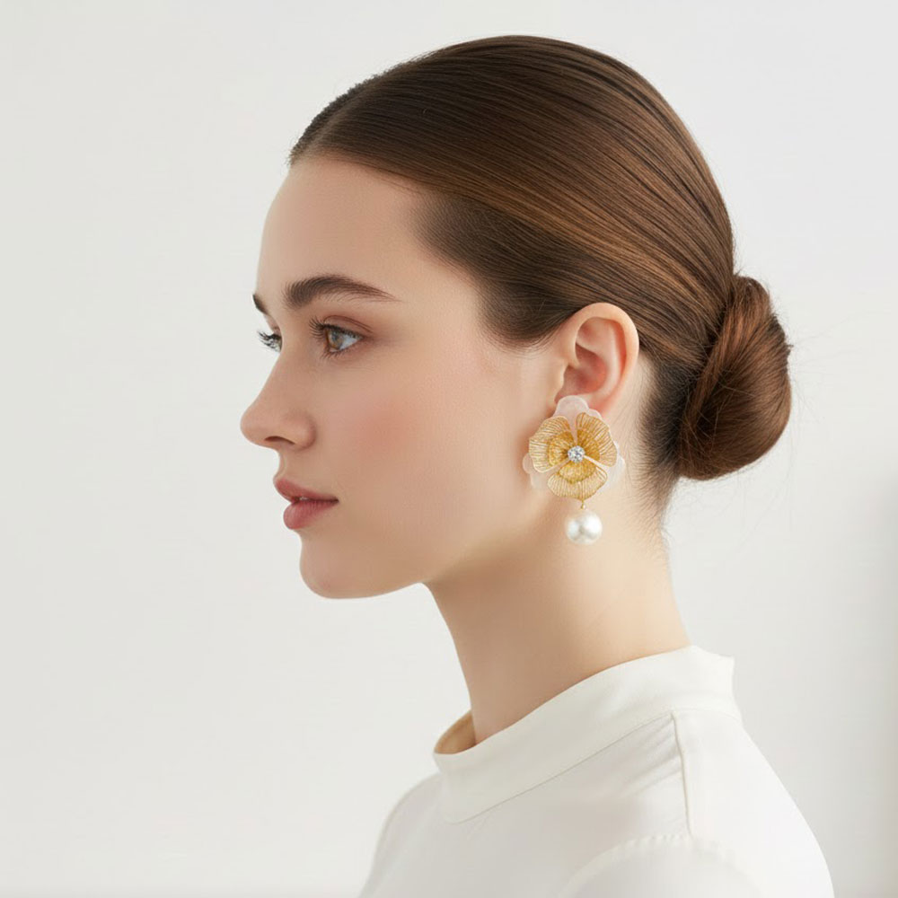 Σκουλαρίκια Ατσάλι Χρυσό Λουλούδι με Κρεμαστή Πέρλα και Στρας Σκουλαρίκια Ατσάλι Χρυσό Λουλούδι με Κρεμαστή Πέρλα και ΣτραςX00442A