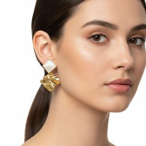 Σκουλαρίκια Ατσάλι με Μαργαριταρένιο Τετράγωνο & Χρυσό Κυμματιστό ΣχέδιοA2215A