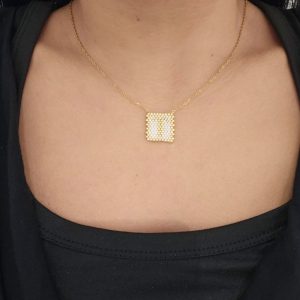 Ατσάλινο Μονόγραμμα ''T'' Με Λευκές Και Χρυσές ΧάντρεςA23017T