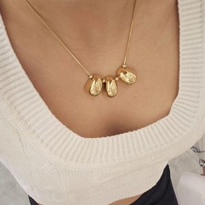 Ατσάλινο Κολιέ Με Κρεμαστά Στοιχεία Στο Κέντρο - ΑσημίA3281B