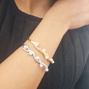 Ατσάλινη Χειροπέδα Βέργα Με Πέρλες - ΑσημίA35009