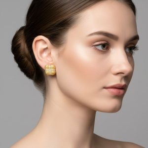 Σκουλαρίκια Ατσάλι Ανάγλυφο Τετράγωνο με Σταυρό από Στρας ΧρυσόA35035A