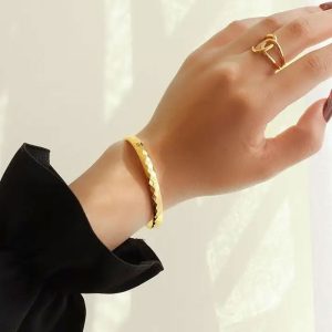 Ατσάλινη Χειροπέδα Με Ανάγλυφο Σχήμα - ΧρυσόA3653A