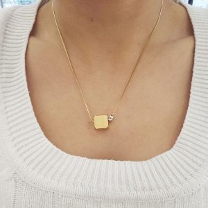 Κολιέ Απο Ανοξείδωτο Ατσάλι Με Κρεμαστό Κύβο ΧρυσόΑ41014