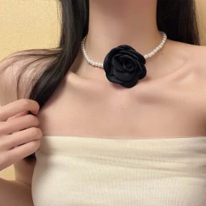 Ατσάλινο Κολιέ Με Πέρλες Και Τριαντάφυλλο - ΆσπροX00224