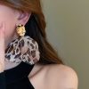 Σκουλαρίκια Υφασμάτινα Λεοπάρ σε Layered Σχέδιο με Ατσάλινη ΒελόναX00400