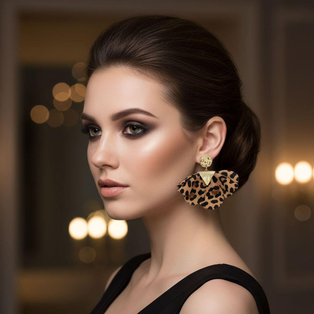 Σκουλαρίκια Υφασμάτινα Λεοπάρ σε Στυλ Πεταλούδα με Ατσάλινη Βελόνα Σκουλαρίκια Υφασμάτινα Λεοπάρ σε Στυλ Πεταλούδα με Ατσάλινη ΒελόναX00404