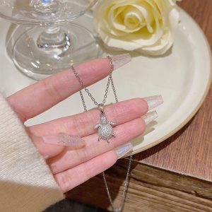 Κολιέ Με Κρεμαστή Χελώνα Και Γυαλιστερές ΠέτρεςA037