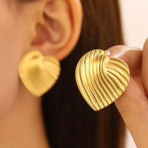 Σκουλαρίκια Ατσάλι Καρδιά με Γραμμικό Ανάγλυφο ΣχέδιοA1123