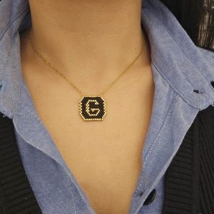 Ατσάλινο Μονόγραμμα ''G'' Με Μαύρες Και Χρυσές ΧάντρεςA23016G