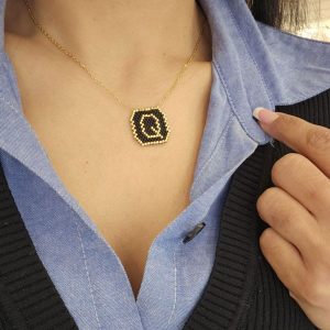 Ατσάλινο Μονόγραμμα 'Q'' Με Μαύρες Και Χρυσές ΧάντρεςA23016Q