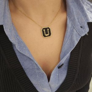 Ατσάλινο Μονόγραμμα ''U'' Με Μαύρες Και Χρυσές ΧάντρεςA23016U