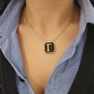 Ατσάλινο Μονόγραμμα ''Γ'' Με Μαύρες Και Χρυσές ΧάντρεςA23016Γ