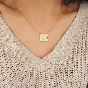 Ατσάλινο Μονόγραμμα ''Δ'' Με Λευκές Και Χρυσές ΧάντρεςA23017Δ