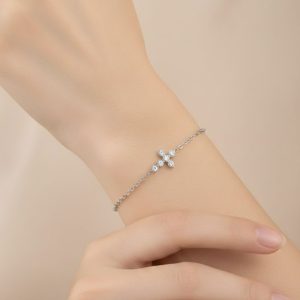 Ατσάλινο Βραχιόλι με Διακριτικό Σταυρό με Στρας Ασημί ΧρώμαA3210-1B