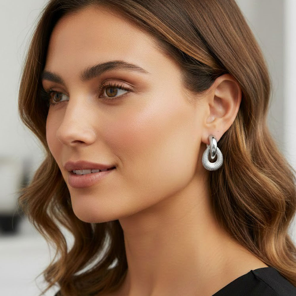 Ατσάλινα Κρεμαστά Σκουλαρίκια με Δύο Υφές Ασημί Χρώμα Ατσάλινα Κρεμαστά Σκουλαρίκια με Δύο Υφές Ασημί ΧρώμαA3404-1B