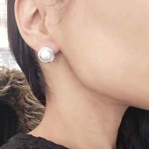 Ατσάλινα Σκουλαρίκια Καρφωτά Με Πέρλα - ΧρυσόA3723A