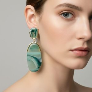 Μακριά σκουλαρίκια με μαρμάρινη όψη και μοντέρνο σχεδιασμό Χρώμα Χρυσό με Πράσινους ΤόνουςA3405