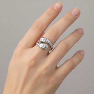 Ατσάλινο Δαχτυλίδι με Διπλή Κυματιστή Γραμμή και Στρας Ασημί ΧρώμαX00532B